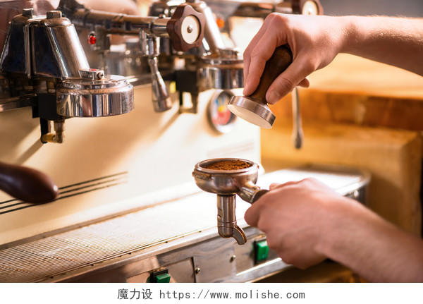 咖啡师会使用咖啡机